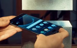 Samsung Galaxy S7 Edge против гидравлического пресса – тест на выживание